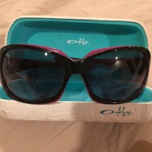Women’s Oakley sunglasses